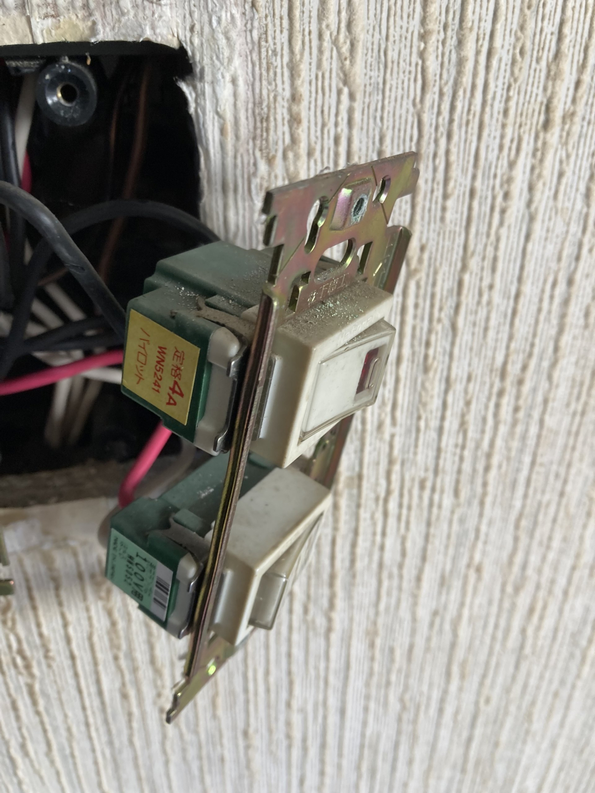 【解析】パイロットスイッチ付き　ランプ点灯が異常（点滅）